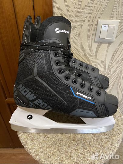 Коньки хоккейные 43 размер