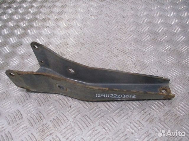 Кронштейн замков кабины правый Iveco 500329632