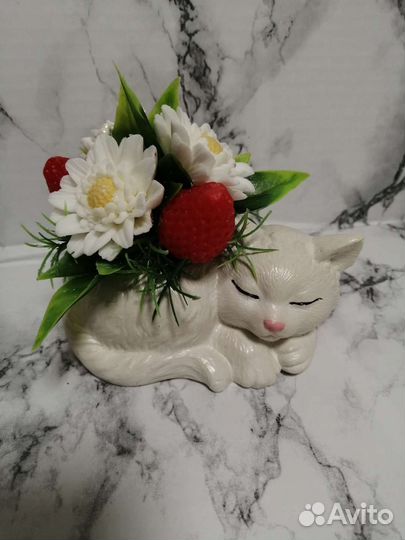 Букеты цветов из мыла в гипсовом кашпо