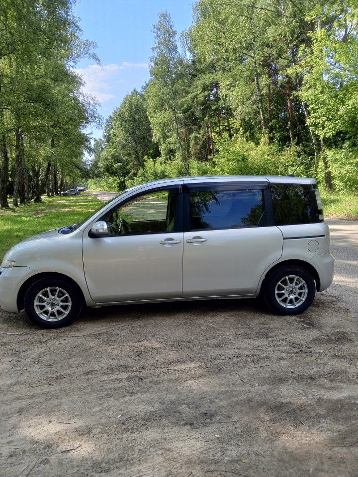 Toyota Sienta: фото владельца