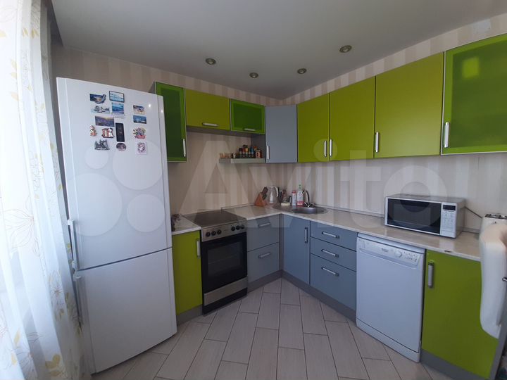 3-к. квартира, 80 м², 8/10 эт.