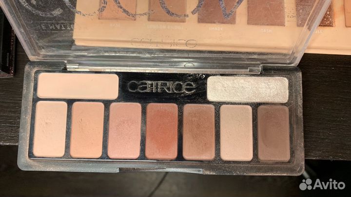 Палетки тени для век