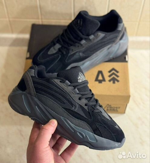 Кроссовки adidas yeezy boost 700 v2