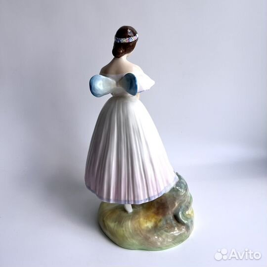 Royal Doulton. Сильфида. Фафоровая статуэтка