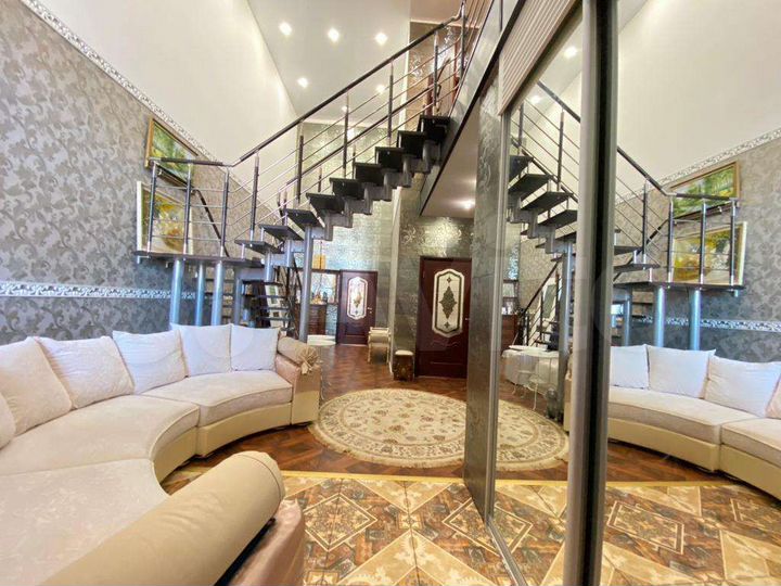 Коттедж 437,1 м² на участке 15 сот.