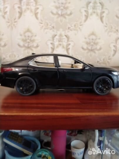 Тайота Камри масштаб 1:24 и газ Волга 31029