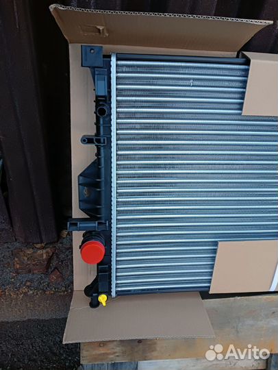 Радиатор охлаждения Форд