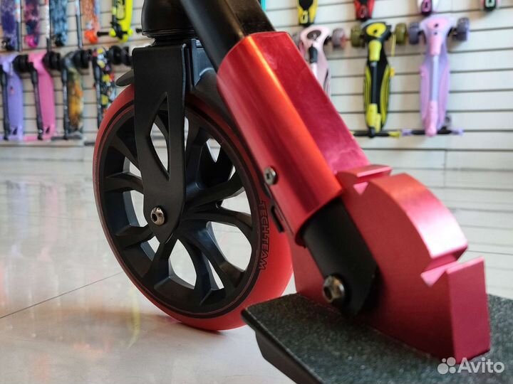 Самокат TT Comfort 210 черно-красный