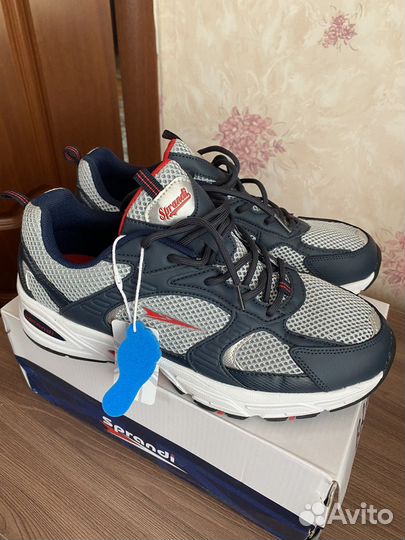 Кроссовки новые Sprandi