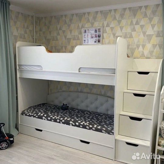 Кровать двухьярусная