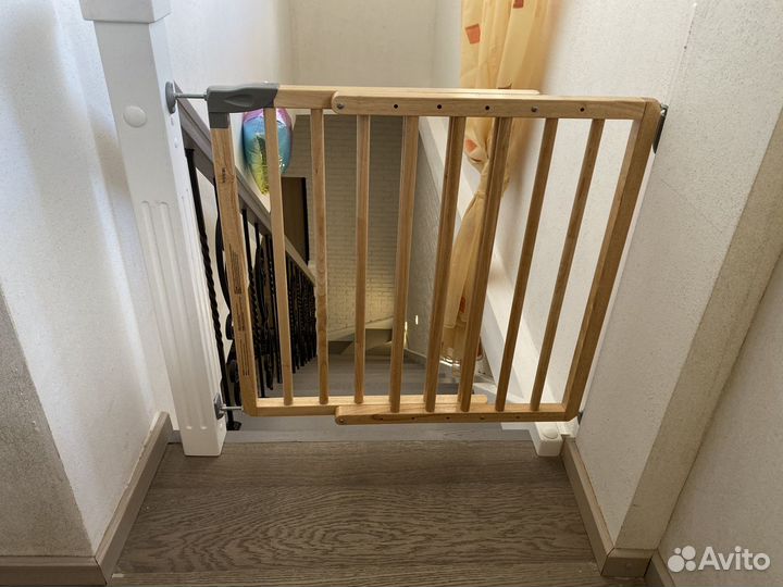 Защитные ворота безопасности на лестницу