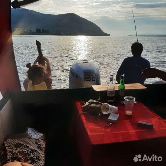 Аренда катера с капитаном, прогулка за Волгой