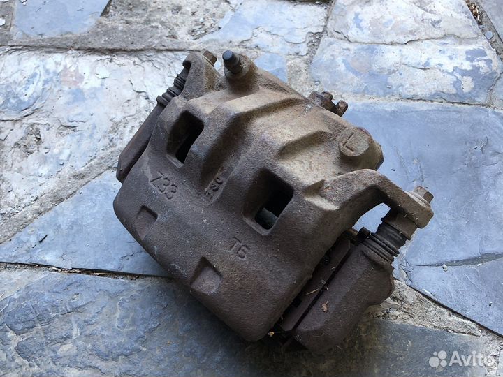 Суппорт передний nissan navara / pathfinder