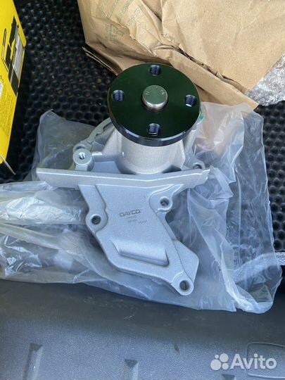 Помпа(водяной насос) volvo s40