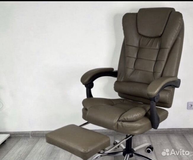Компьютерное кресло офисное руководителя