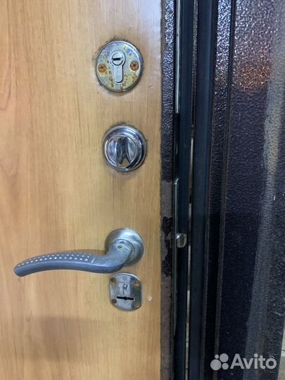 Дверь входная уличная