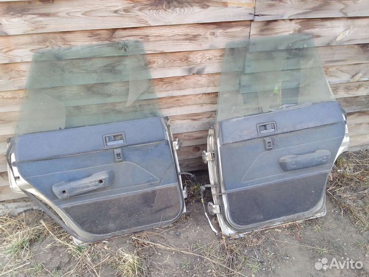 Двери на Subaru Leone