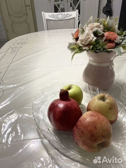 Кухонный стол и стулья