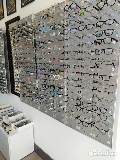 Продаётся готовый бизнес салон оптики