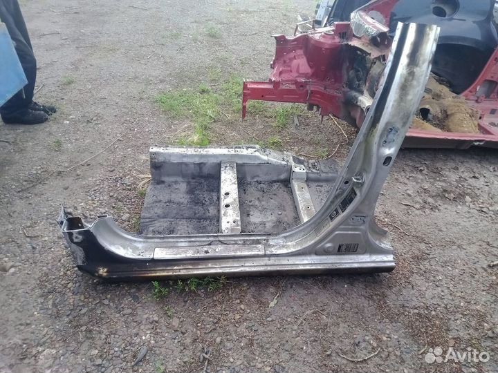 Средняя стойка кузова левая KIA RIO QB 2012