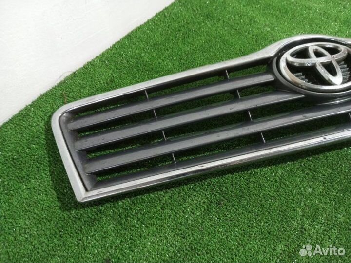Решетка радиатора Toyota Avensis T250 2002-2006