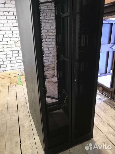 Серверный шкаф APC 42u