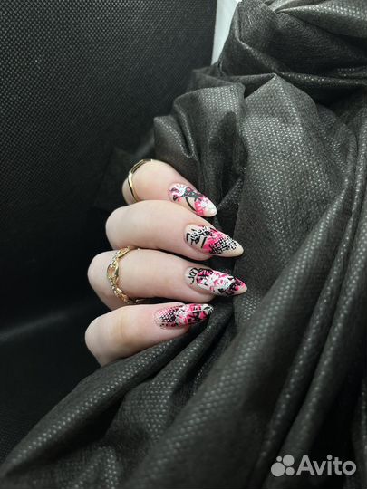 Модель на наращивание ногтей