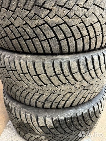 Pirelli Scorpion Ice Zero 2 285/40 R22