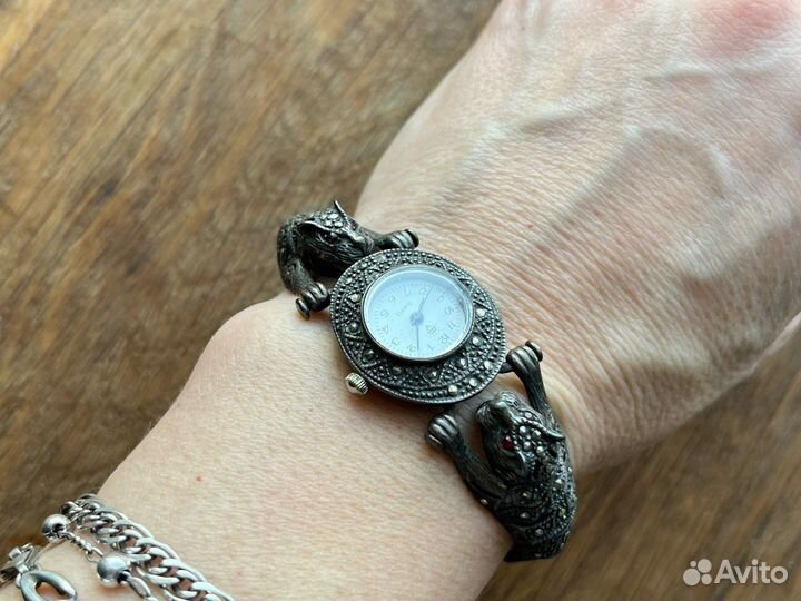 Часы серебряные женские