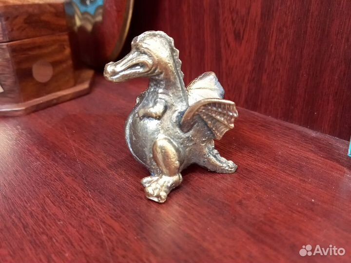 Статуэтки бронза