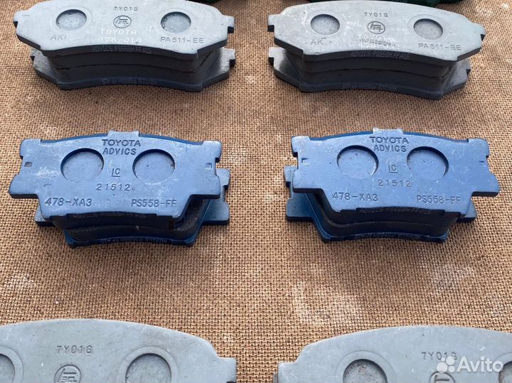 Колодки задние новые оригинал Rav4