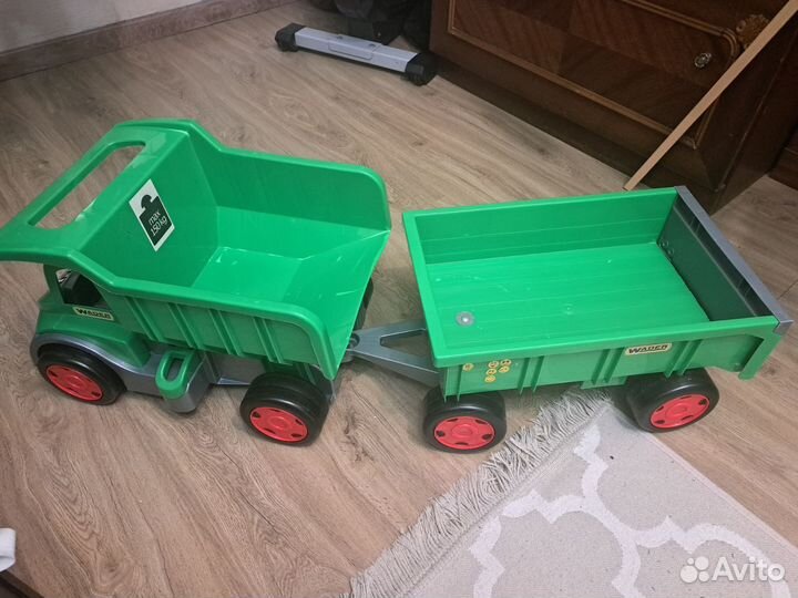 Машина гигант wader с прицепом