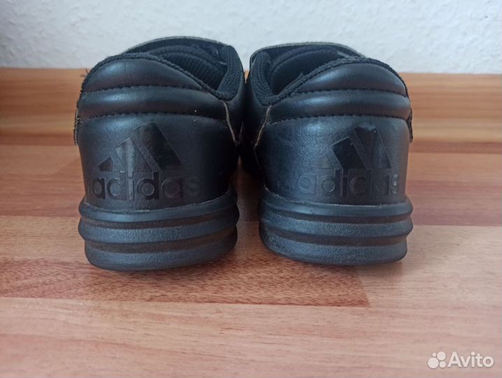 Кроссовки adidas