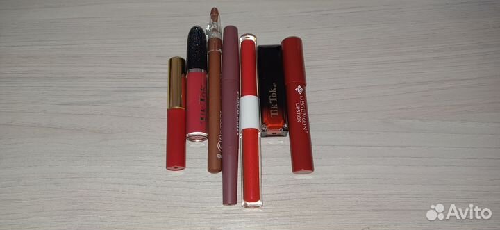 Помада красная
