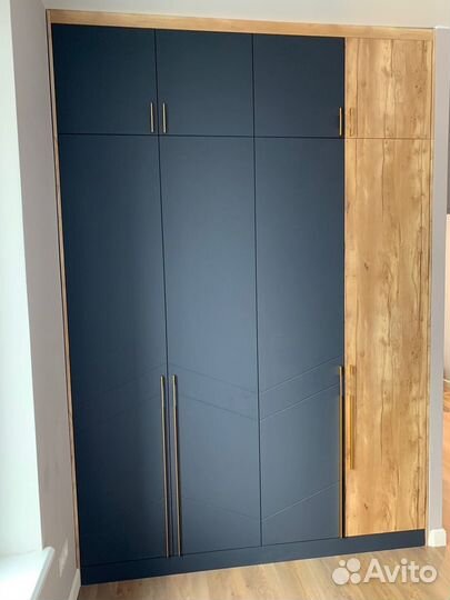 Распашной шкаф