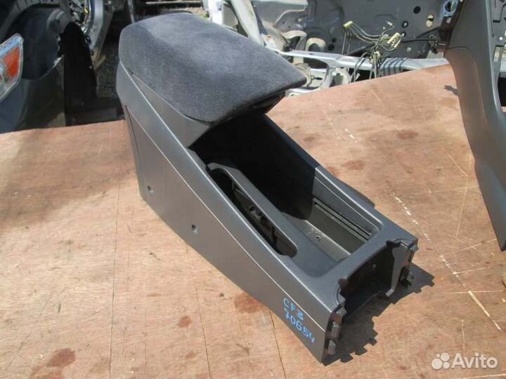 Бардачок между сиденьями Honda Torneo CF3 F18B