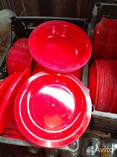 Пластиковые тарелки