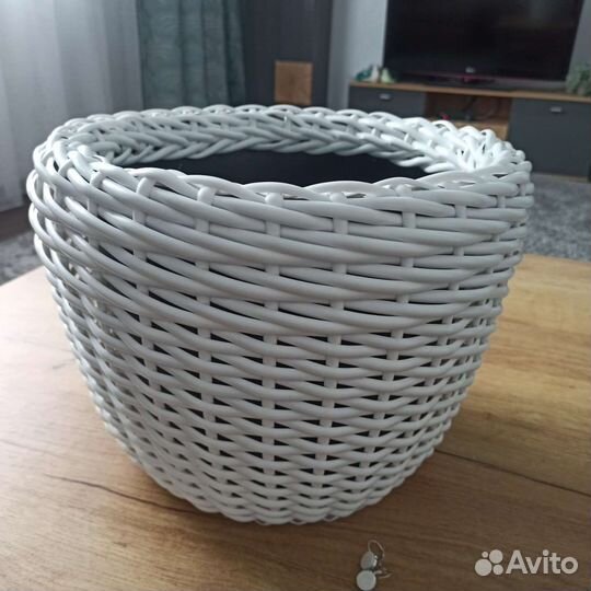 Кашпо для цветов из искусственного ротанга