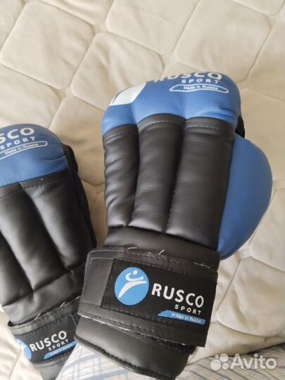 Перчатки для единоборств