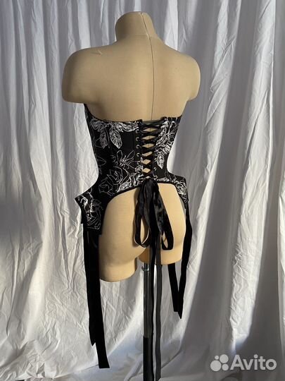 Корсет с баской