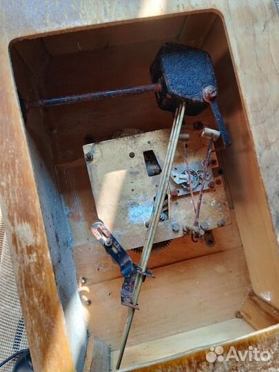 Настенные часы янтарь