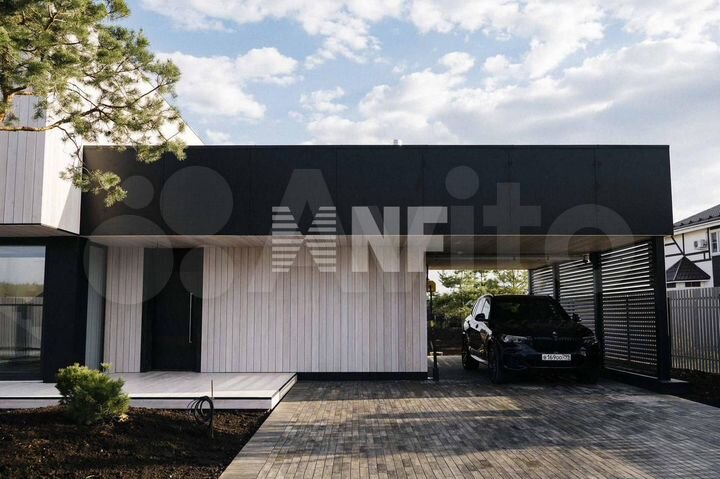 Дом 427 м² на участке 12,1 сот.