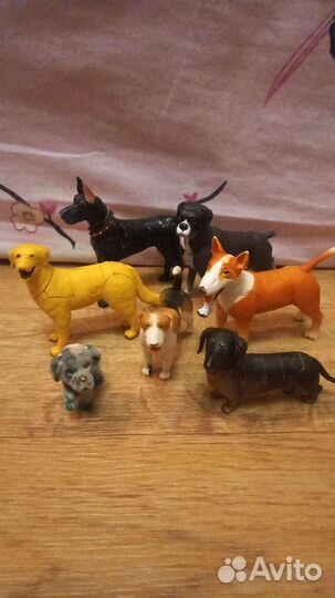 Много игрушек фигурок собак