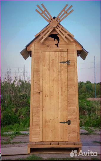 Уличный туалет деревянный KEY674