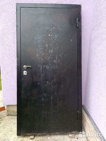 Дверь входная металлическая б/у