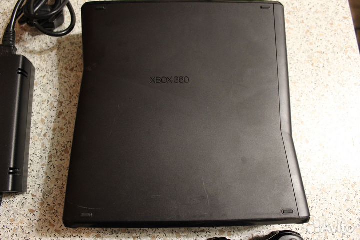 Xbox 360S прошитый 250gb 2 джоя