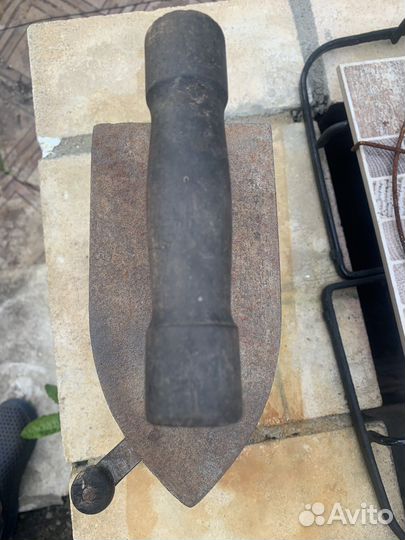 Старинный угольный утюг 