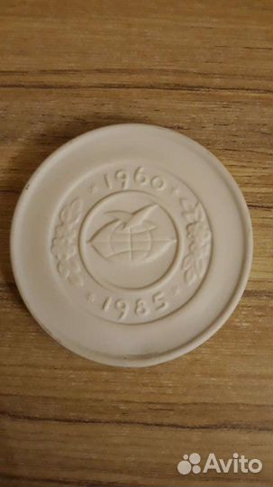 Настольная медаль Кубанскому фарфору 25 лет 1985 г