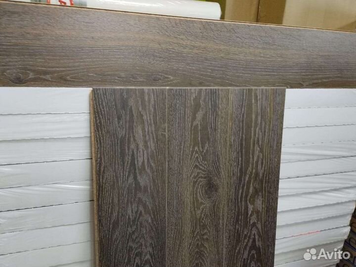 Ламинат новый в упаковке эггер 33 класс с фаской