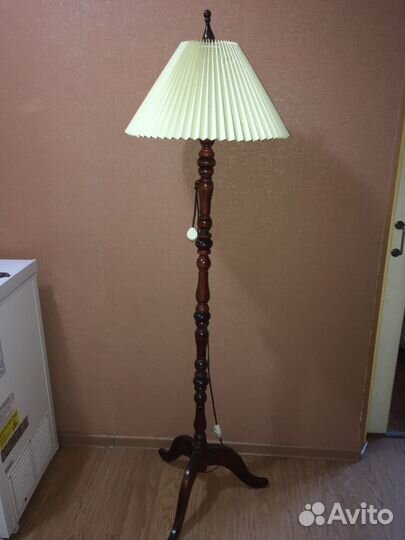 Торшер напольный деревянный